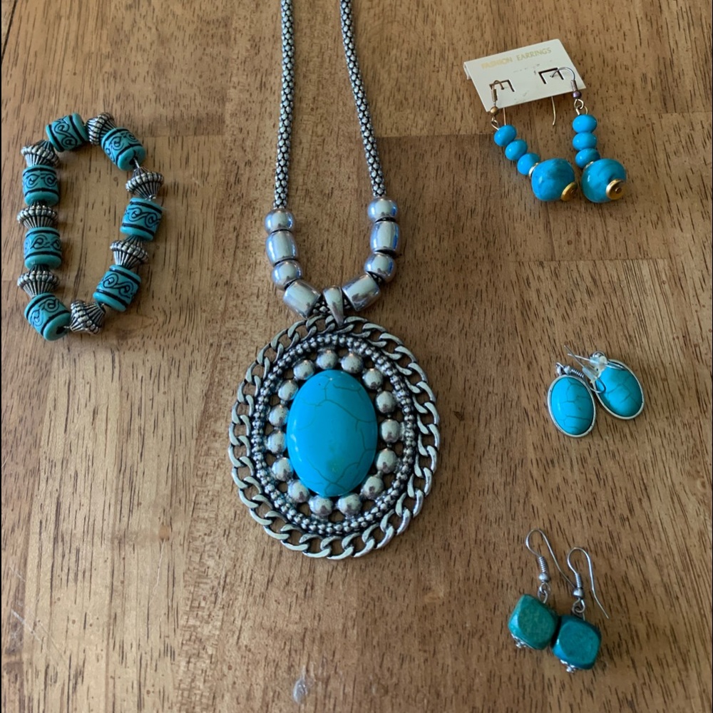 Turquoise set of Fashion Jewelry, Great qualities